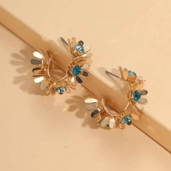 🌸 Awesome Metallic Rhinestone Floral Flower Hoop Earrings 🌸 - Picture 5 of 7